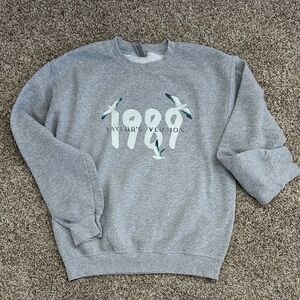 Taylor Swift 1989 sweatshirt